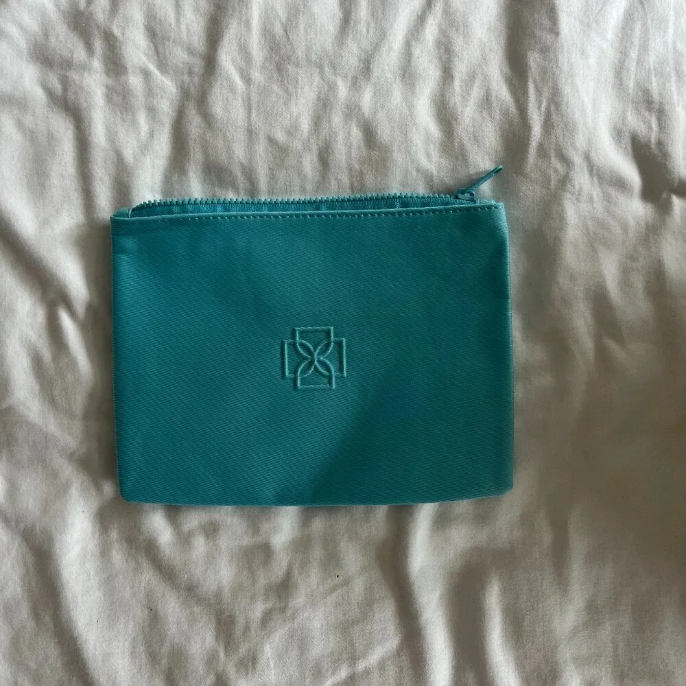 Devon Windsor Zippered Beach Pouch